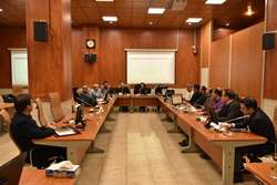برگزاری نشست کمیته کارشناسان منتخب دانشگاه با حضور اعضای کمیته و نمایندگان واحدها