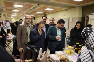 بازدید رئیس دانشگاه علوم پزشکی تهران، از نمایشگاه توانمندی ها و دستاوردهای خانواده بزرگ دانشگاه علوم پزشکی تهران