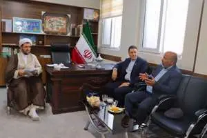 دیدار رئیس شبکه بهداشت و درمان اسلامشهر به همراه معاون بودجه دانشگاه با امام جمعه شهرستان اسلامشهر
