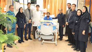 عیادت مدیر رفاه و سلامت کارکنان دانشگاه علوم پزشکی تهران و مدیر بیمارستان ضیائیان از همکار بستری در بخش CCU این مرکز