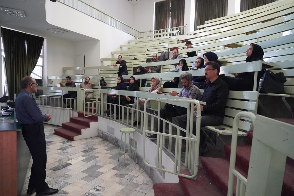 نخستین جلسه از کارگاه‌های آموزشی و حضوری عکاسی معماری در دانشگاه علوم پزشکی تهران