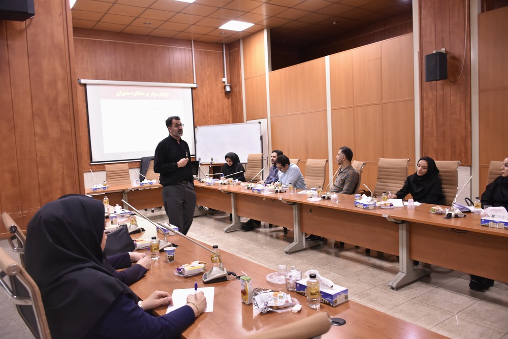 کارگاه «اصول و قوانین مدیریت در سازمان‌های بهداشتی و درمانی» در دانشگاه علوم پزشکی تهران برگزار شد