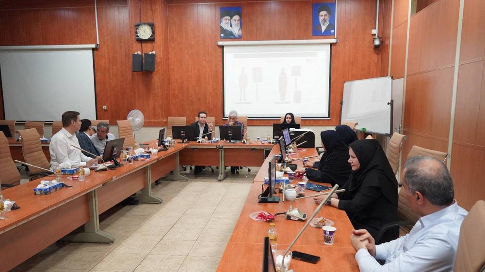 ارتقای انسجام سازمانی در دانشگاه علوم پزشکی تهران با بازنگری در پوشش متحدالشکل کارکنان